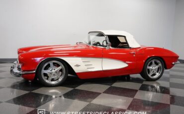 Unknown-Corvette-1961-Red-Black-21