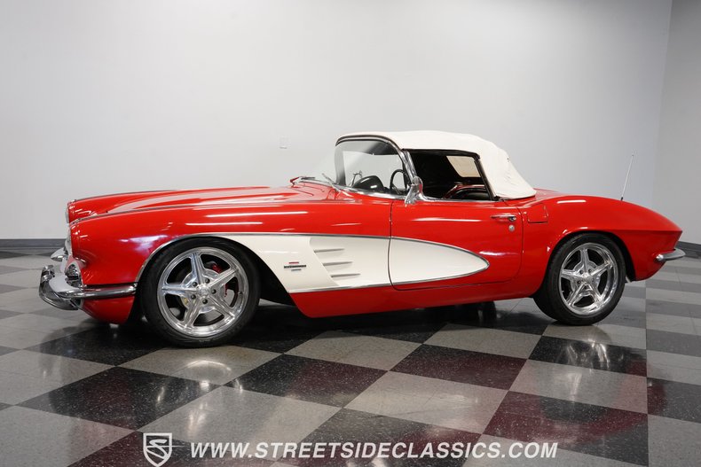 Unknown-Corvette-1961-Red-Black-21