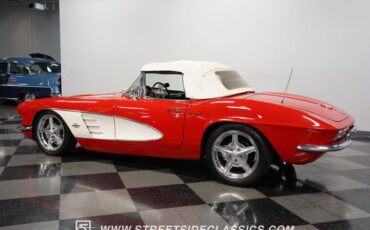 Unknown-Corvette-1961-Red-Black-23