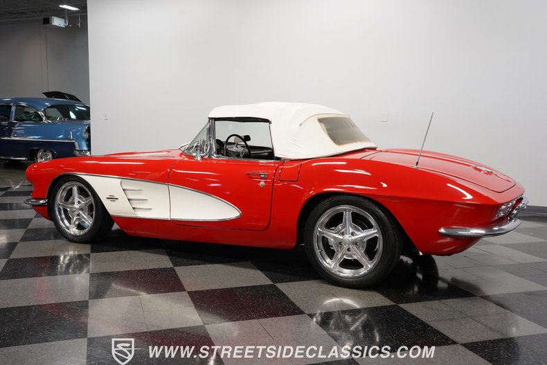 Unknown-Corvette-1961-Red-Black-23