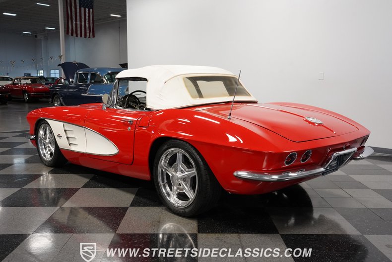 Unknown-Corvette-1961-Red-Black-24