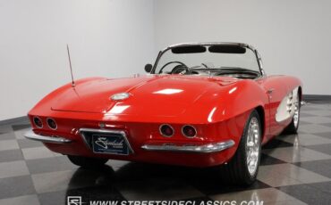 Unknown-Corvette-1961-Red-Black-26