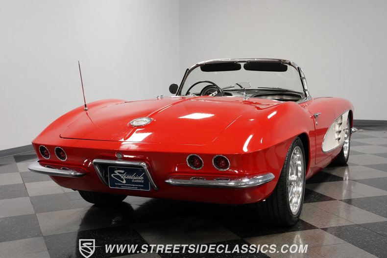 Unknown-Corvette-1961-Red-Black-26