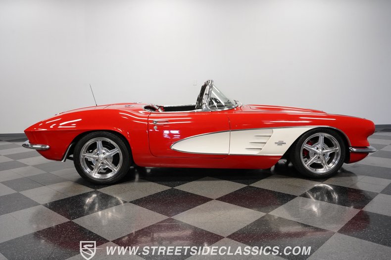 Unknown-Corvette-1961-Red-Black-29
