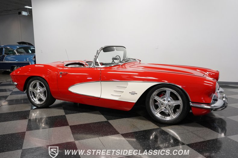 Unknown-Corvette-1961-Red-Black-30