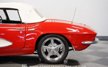 Unknown-Corvette-1961-Red-Black-36