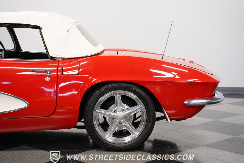 Unknown-Corvette-1961-Red-Black-36