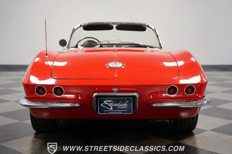 Unknown-Corvette-1961-Red-Black-37