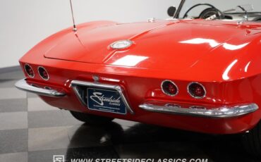 Unknown-Corvette-1961-Red-Black-38