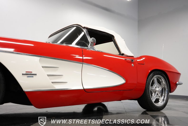 Unknown-Corvette-1961-Red-Black-4