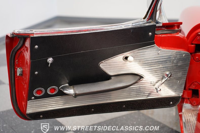 Unknown-Corvette-1961-Red-Black-47