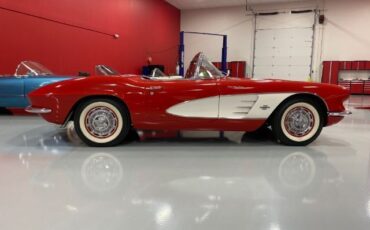Unknown-Corvette-1961-Red-Red-10