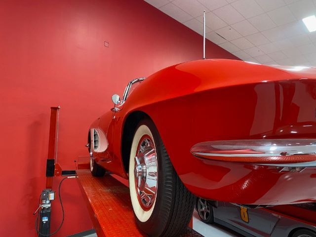 Unknown-Corvette-1961-Red-Red-17