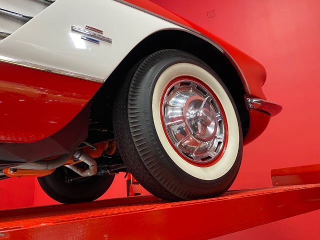Unknown-Corvette-1961-Red-Red-19