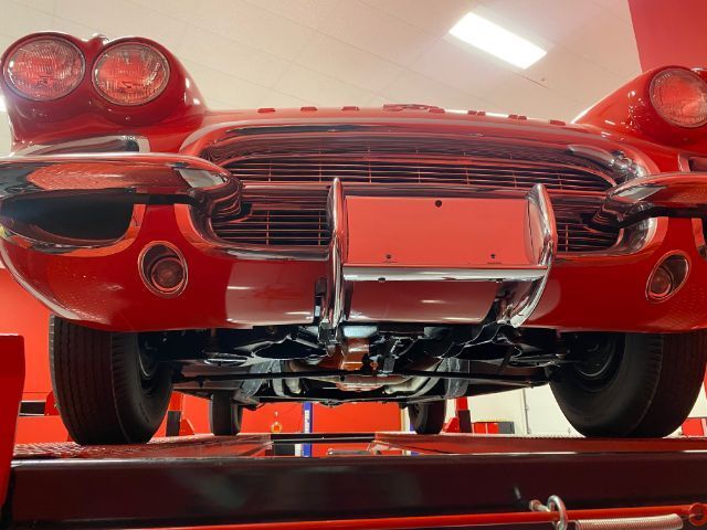 Unknown-Corvette-1961-Red-Red-38