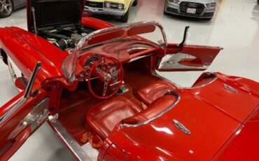 Unknown-Corvette-1961-Red-Red-39