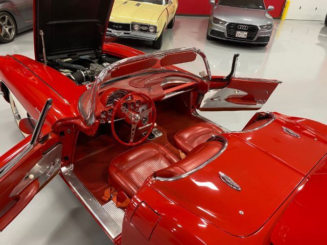 Unknown-Corvette-1961-Red-Red-39