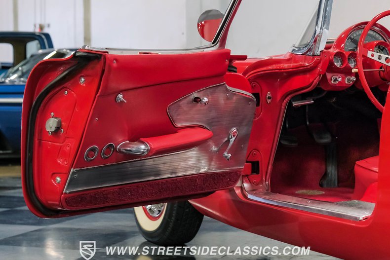 Unknown-Corvette-1961-Roman-Red-Red-49