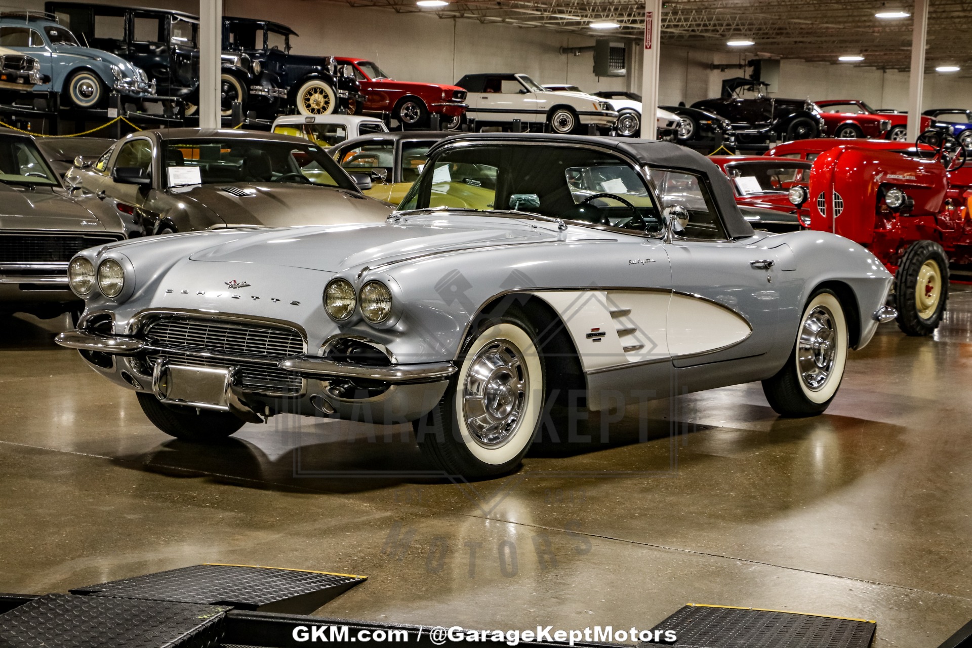 Unknown-Corvette-1961-Silver-Black-1
