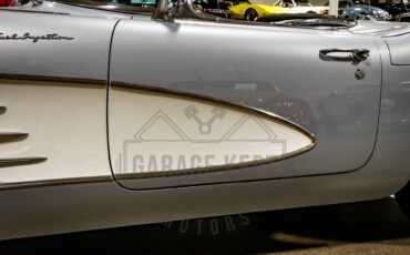 Unknown-Corvette-1961-Silver-Black-13