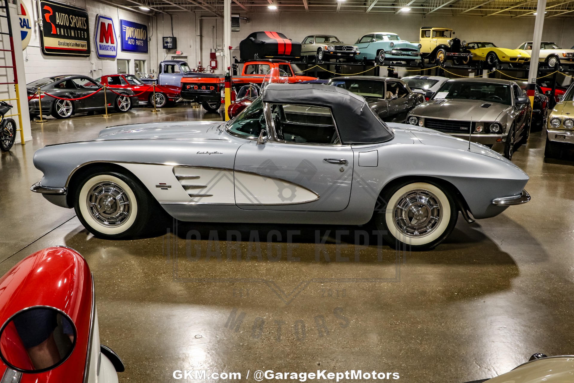 Unknown-Corvette-1961-Silver-Black-2