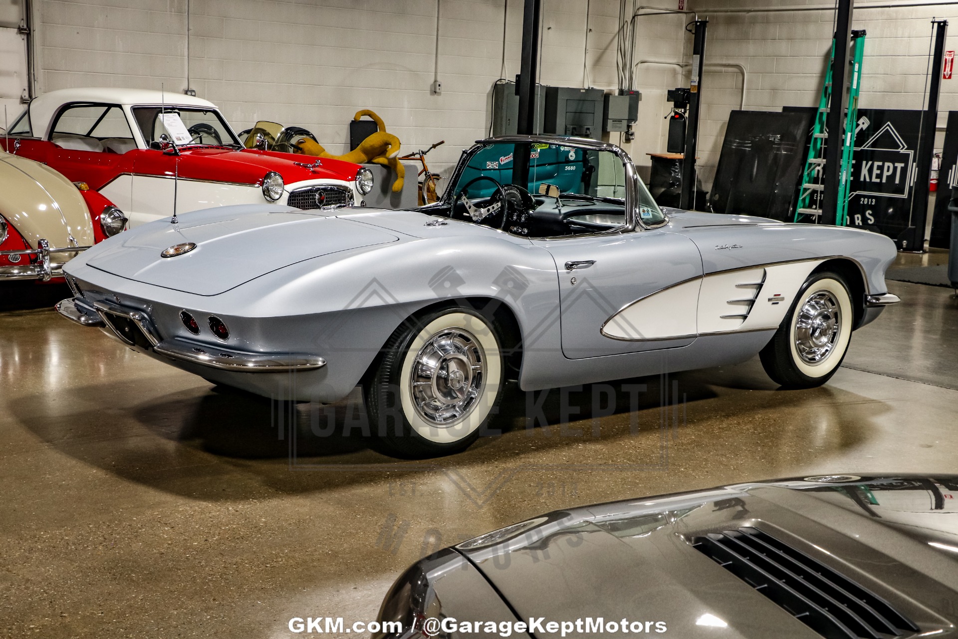 Unknown-Corvette-1961-Silver-Black-23