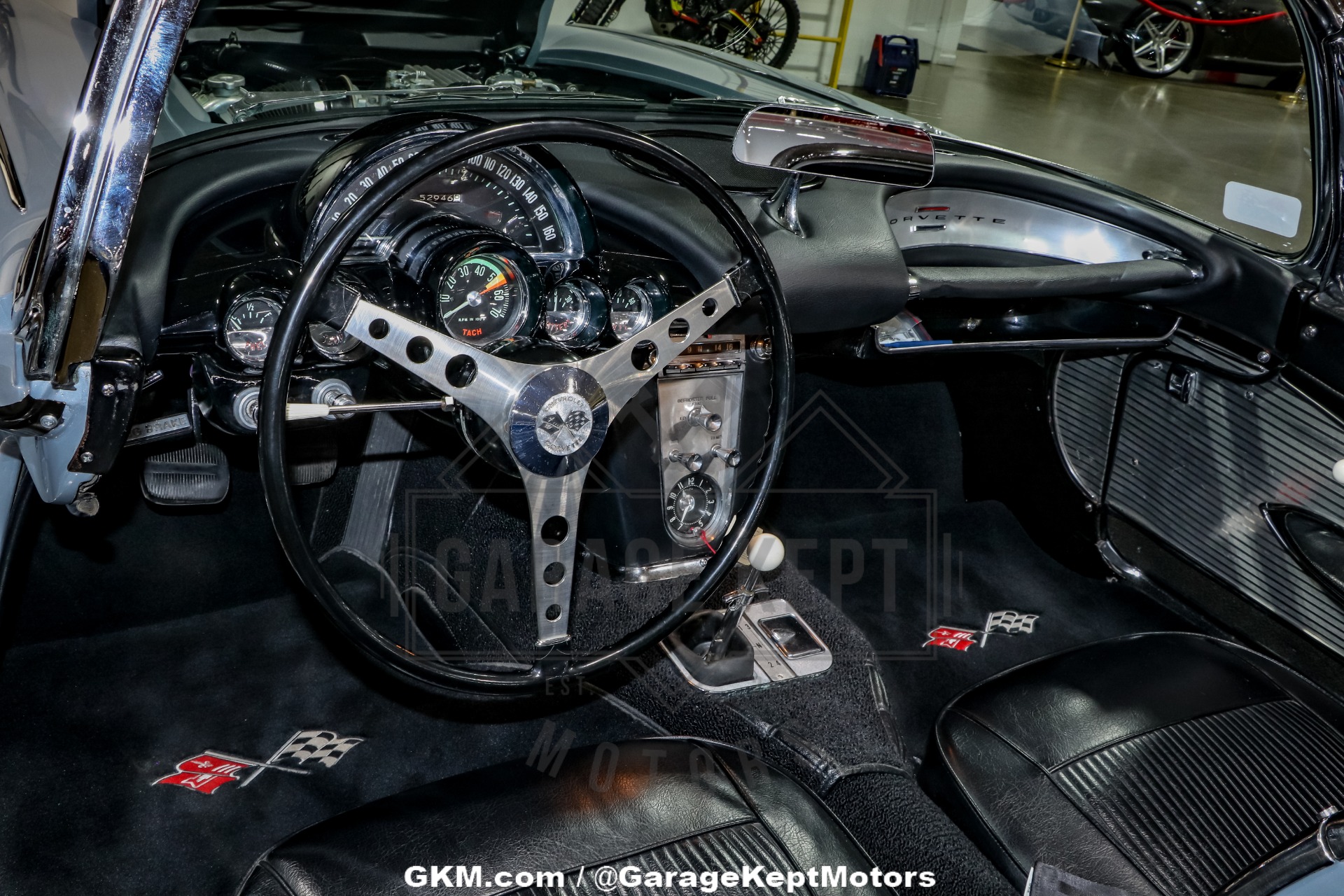 Unknown-Corvette-1961-Silver-Black-26