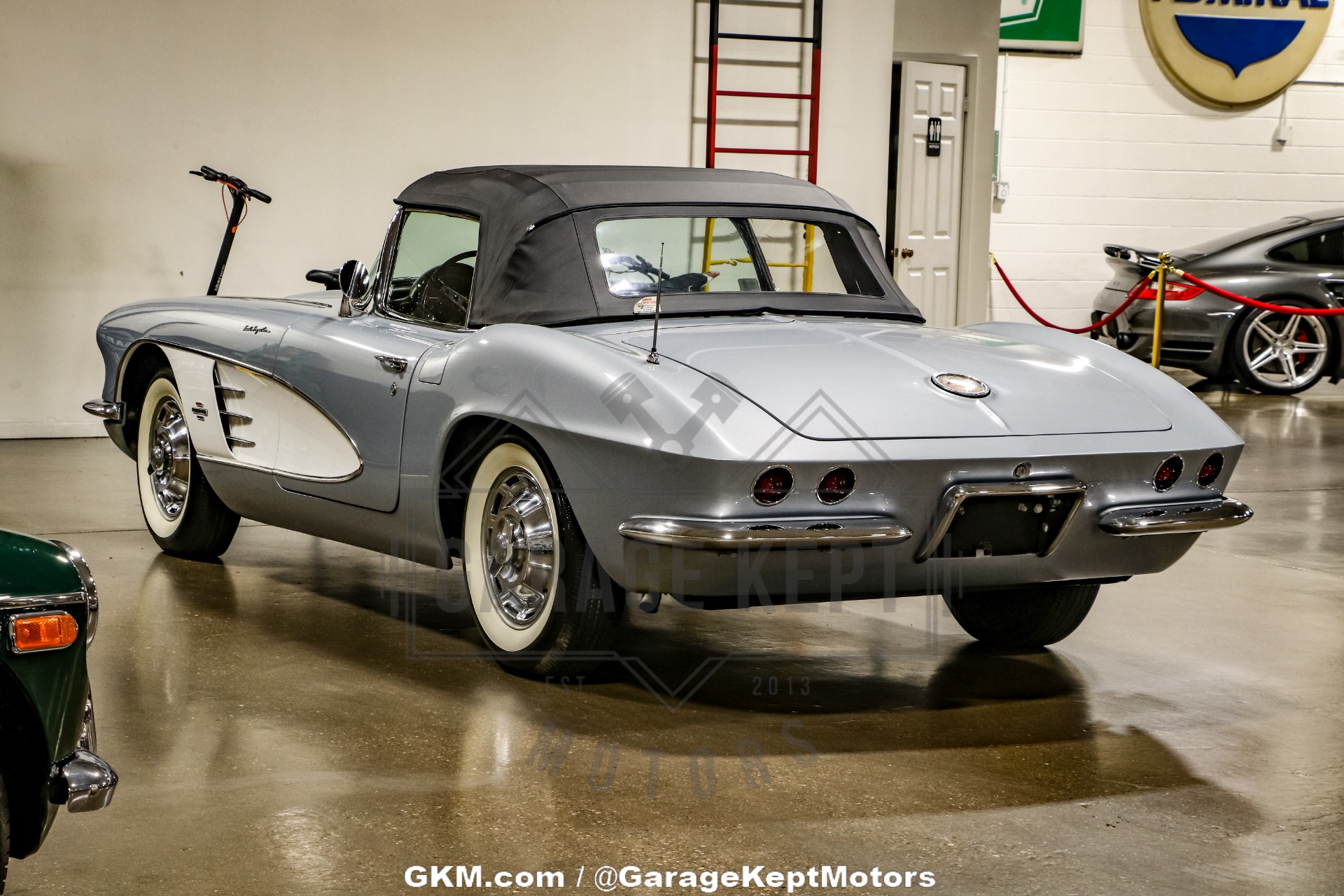 Unknown-Corvette-1961-Silver-Black-29