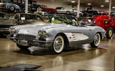Unknown-Corvette-1961-Silver-Black-3