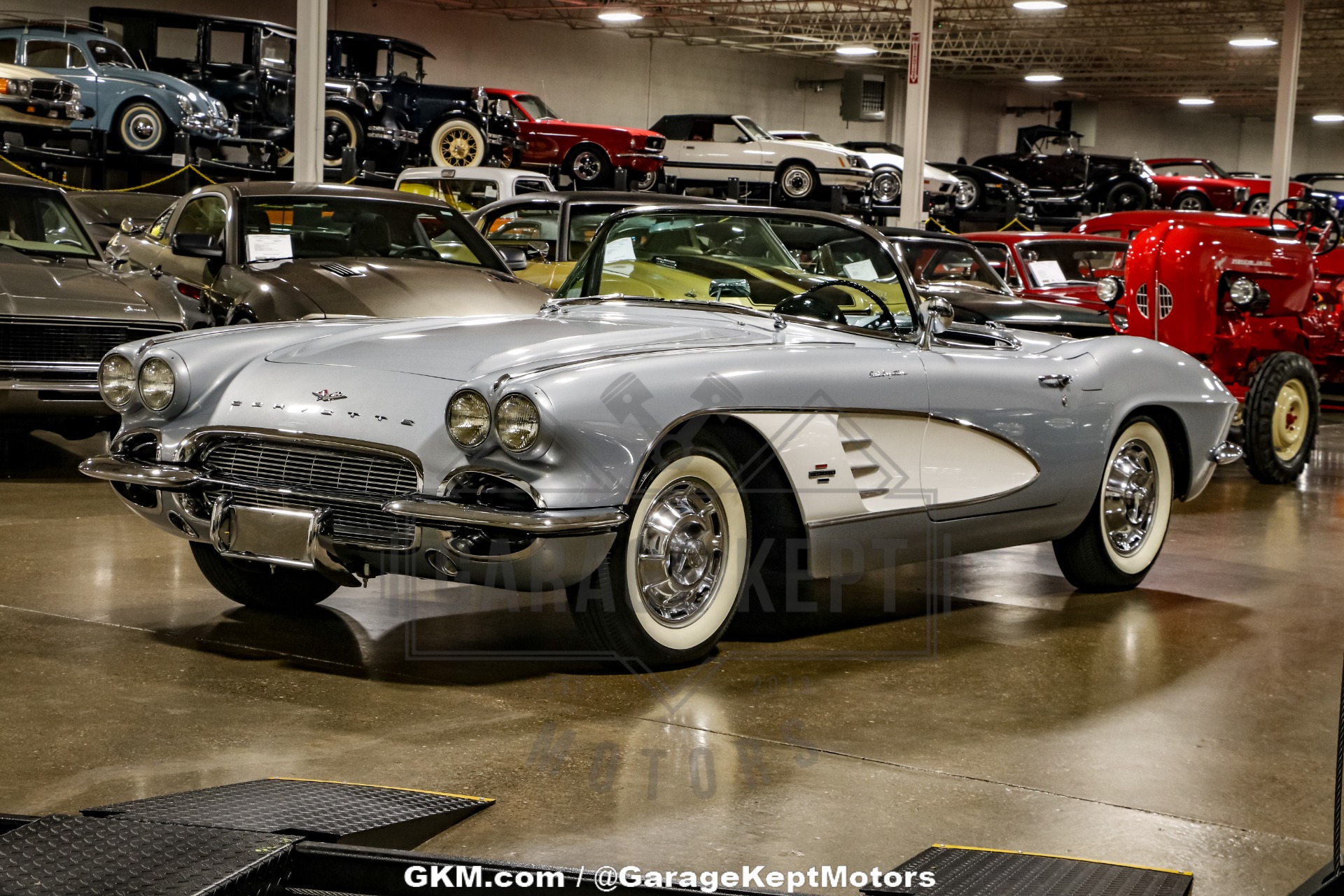 Unknown-Corvette-1961-Silver-Black-3