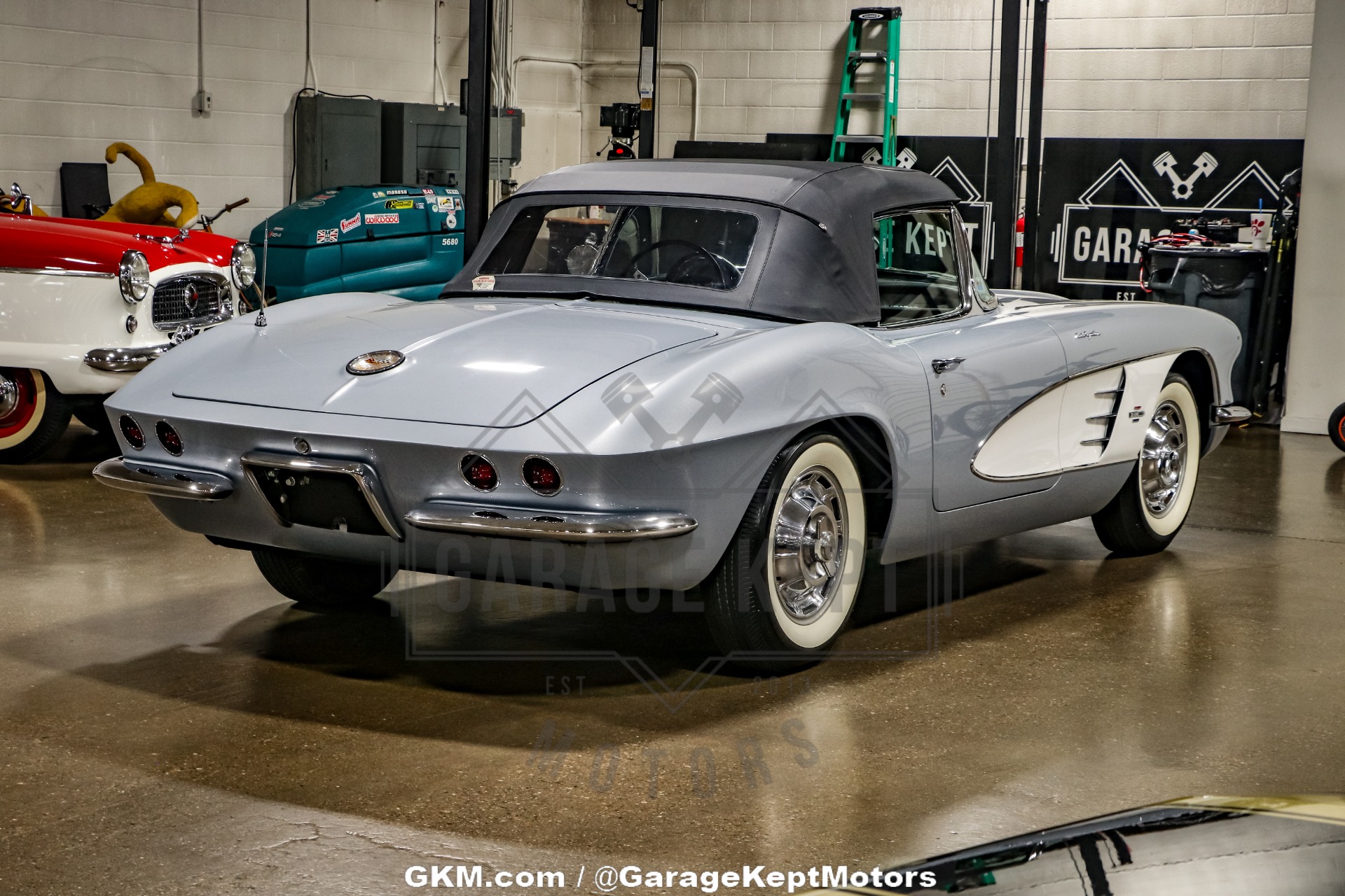 Unknown-Corvette-1961-Silver-Black-30