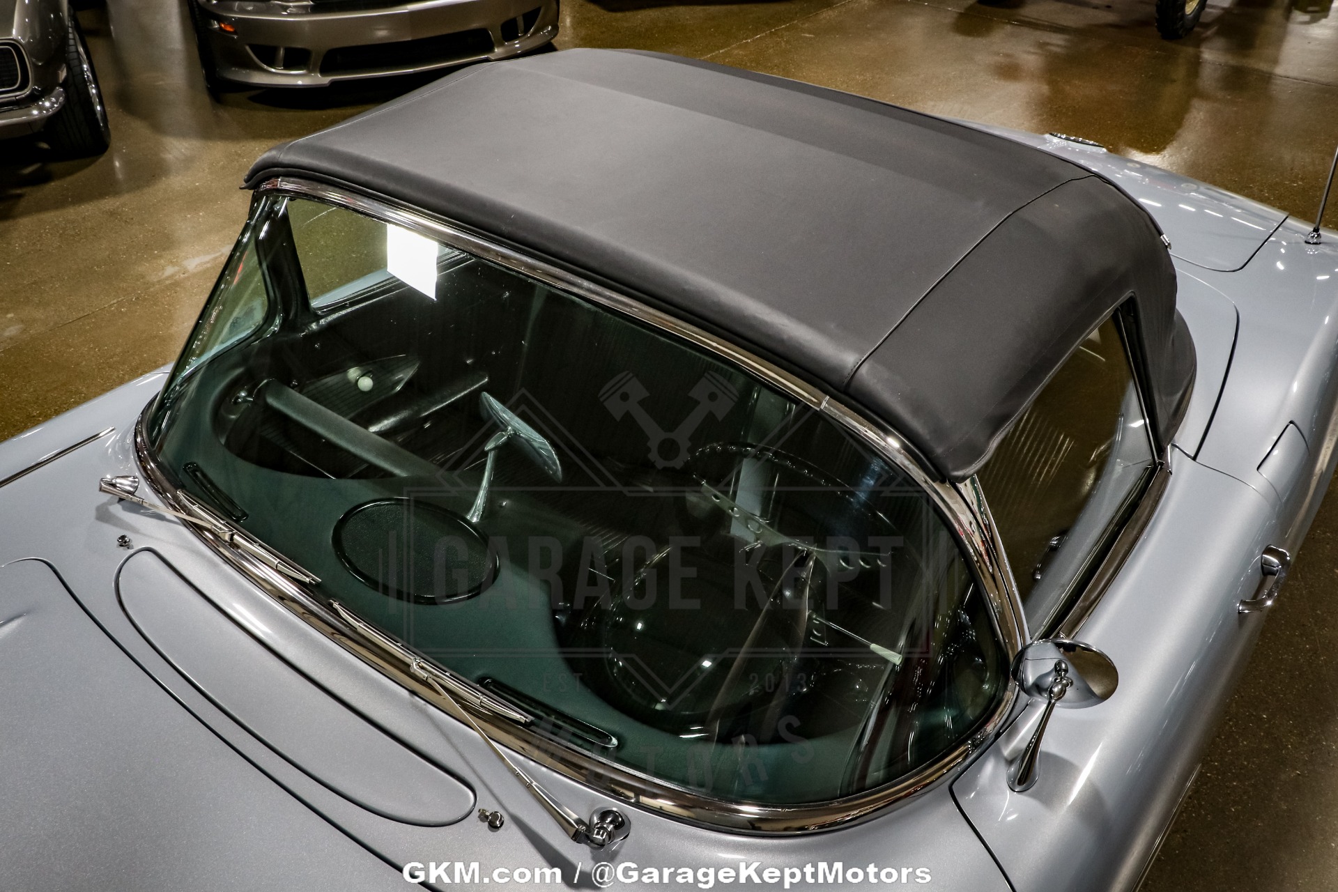 Unknown-Corvette-1961-Silver-Black-32