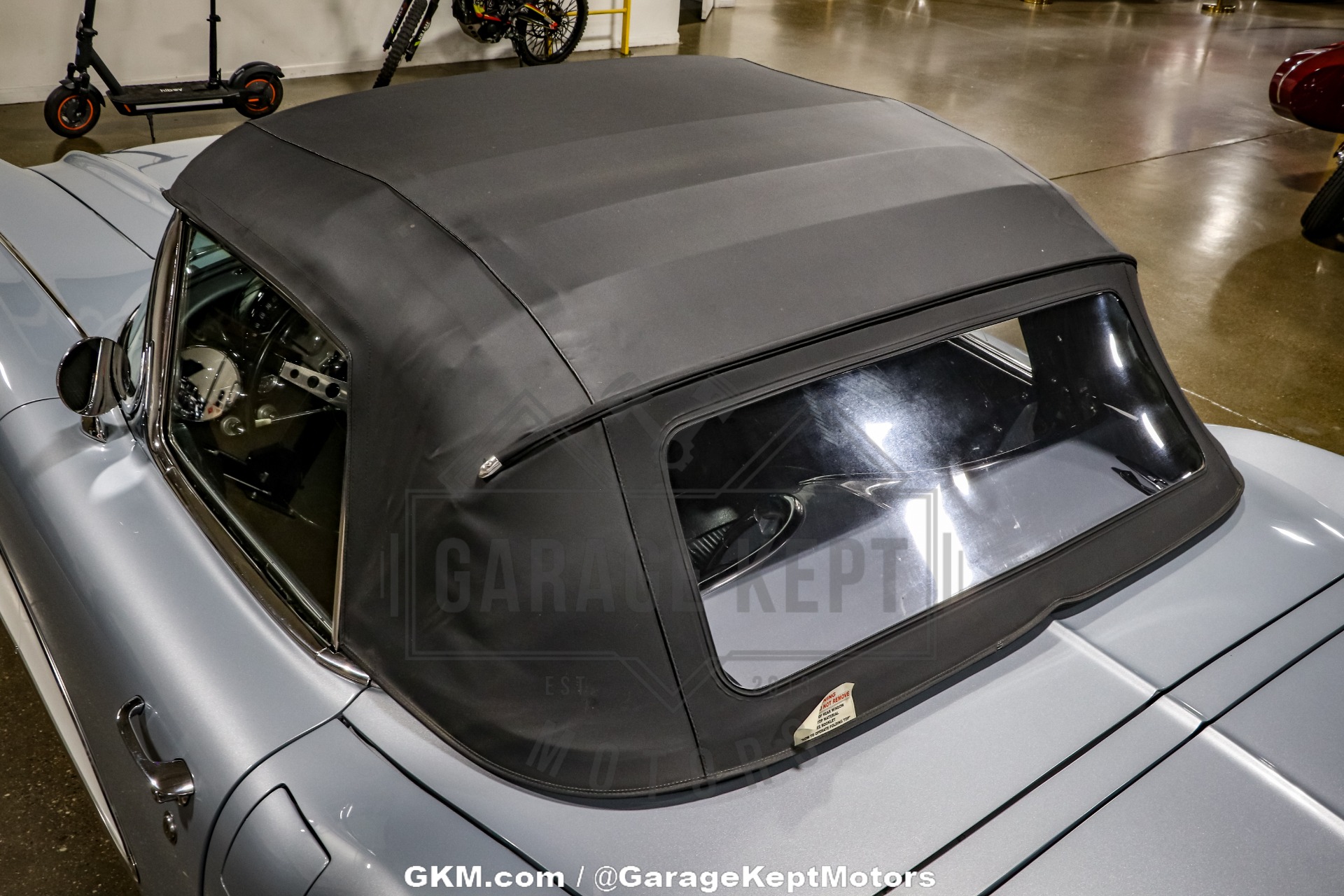 Unknown-Corvette-1961-Silver-Black-34