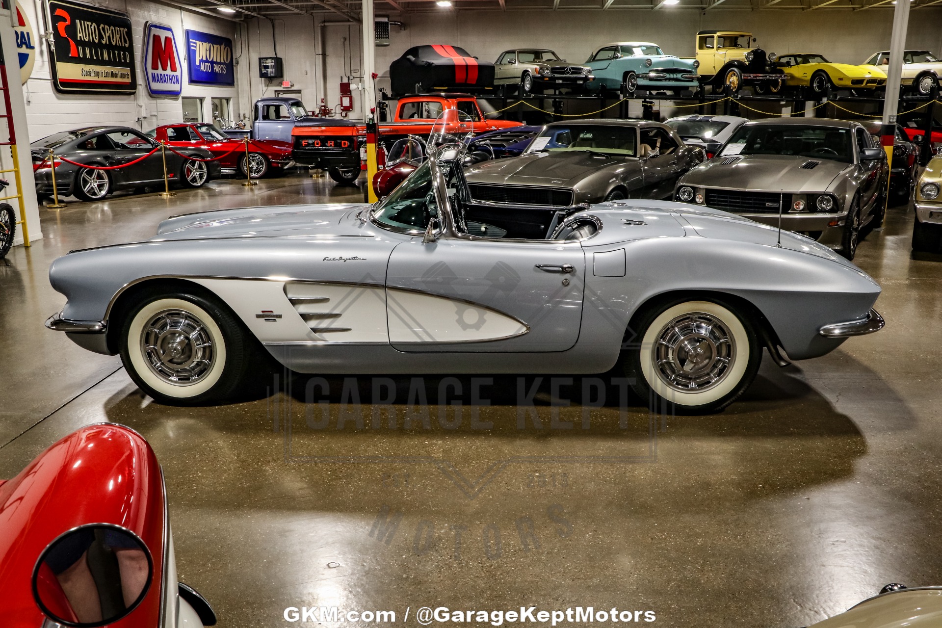 Unknown-Corvette-1961-Silver-Black-39