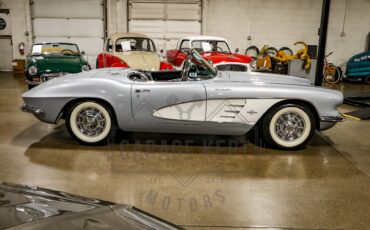 Unknown-Corvette-1961-Silver-Black-40