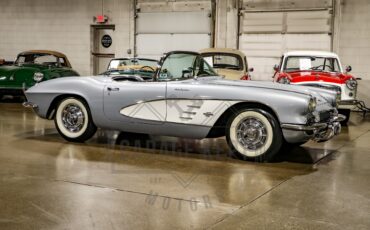 Unknown-Corvette-1961-Silver-Black-41