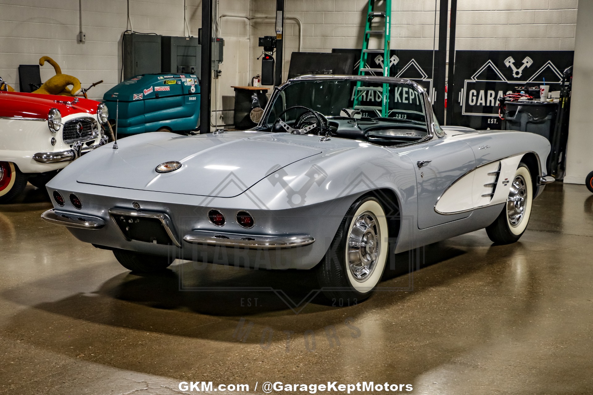 Unknown-Corvette-1961-Silver-Black-5