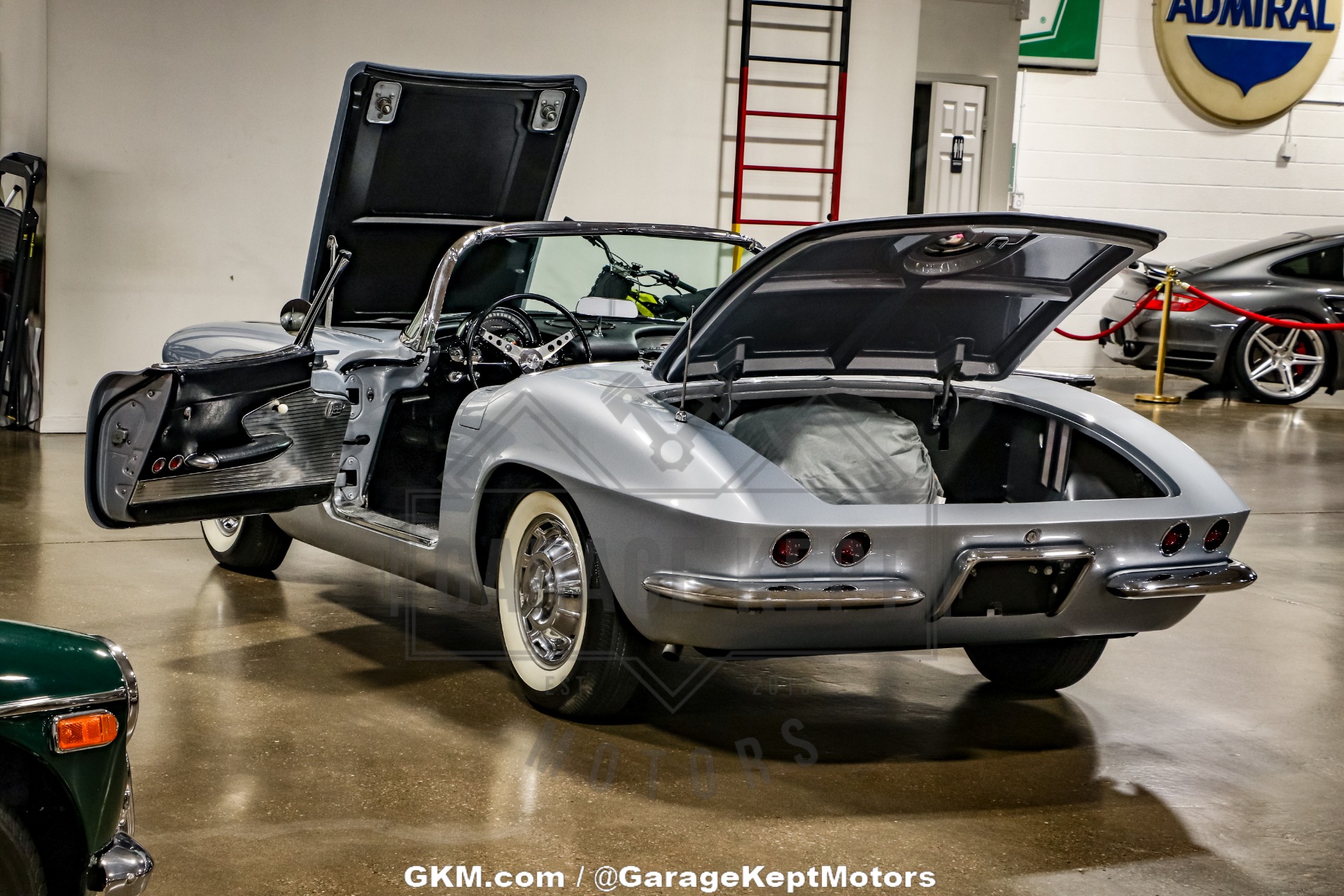 Unknown-Corvette-1961-Silver-Black