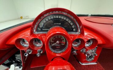 Unknown-Corvette-1961-Tuxedo-Black-Red-11