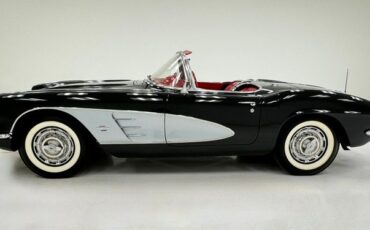 Unknown-Corvette-1961-Tuxedo-Black-Red-12