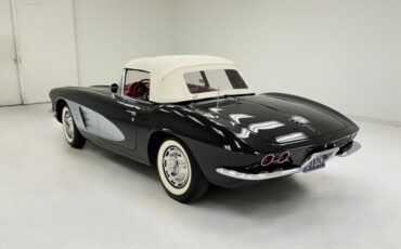 Unknown-Corvette-1961-Tuxedo-Black-Red-13