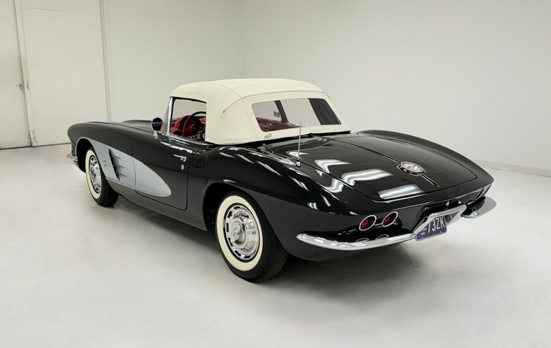 Unknown-Corvette-1961-Tuxedo-Black-Red-13