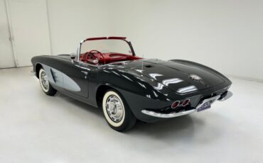 Unknown-Corvette-1961-Tuxedo-Black-Red-14