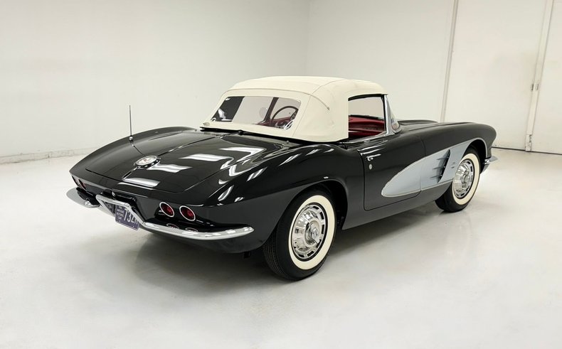 Unknown-Corvette-1961-Tuxedo-Black-Red-16