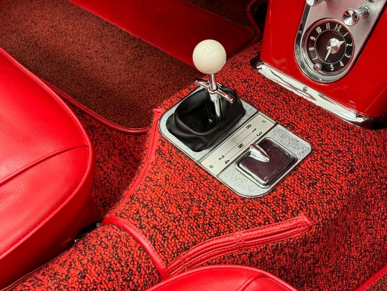 Unknown-Corvette-1961-Tuxedo-Black-Red-2