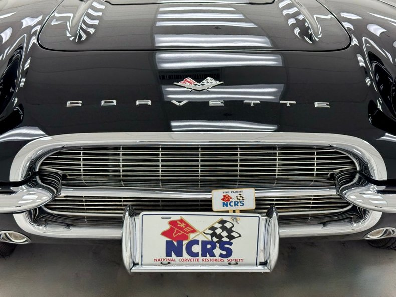 Unknown-Corvette-1961-Tuxedo-Black-Red-20