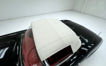 Unknown-Corvette-1961-Tuxedo-Black-Red-25