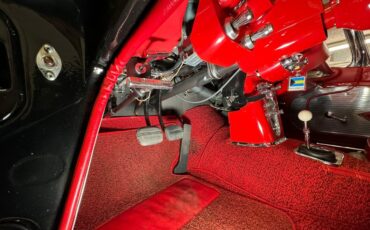 Unknown-Corvette-1961-Tuxedo-Black-Red-3