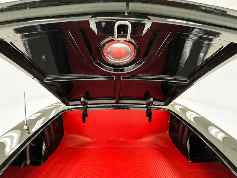 Unknown-Corvette-1961-Tuxedo-Black-Red-36