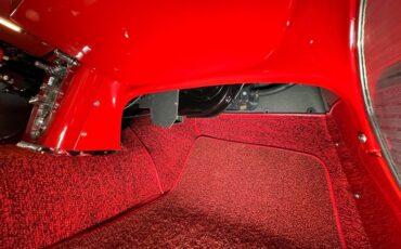 Unknown-Corvette-1961-Tuxedo-Black-Red-4